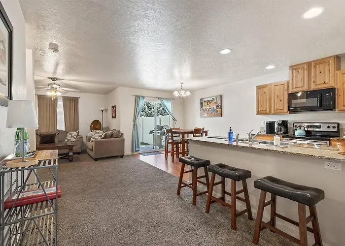 Charming Private Twnhome W/ Large Fenced Yard
