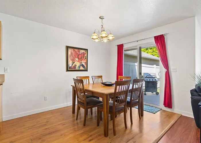 Peaceful & Comfy Single Level Town Home