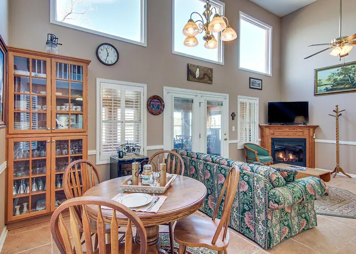 8 Mi To Lake Lure! Mtn-View Gem W/ Furnished Deck
