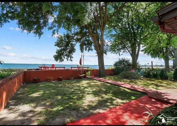 Restored Historic Log Cabin & Deck On Lake Erie