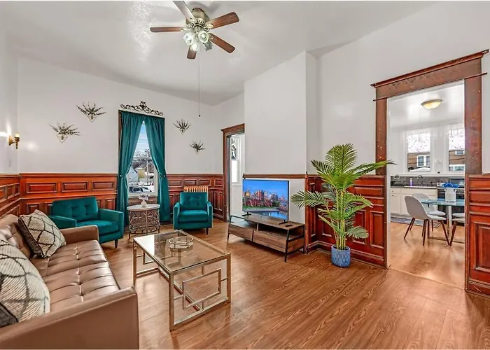 The Victorian On South Park - Sleeps 6