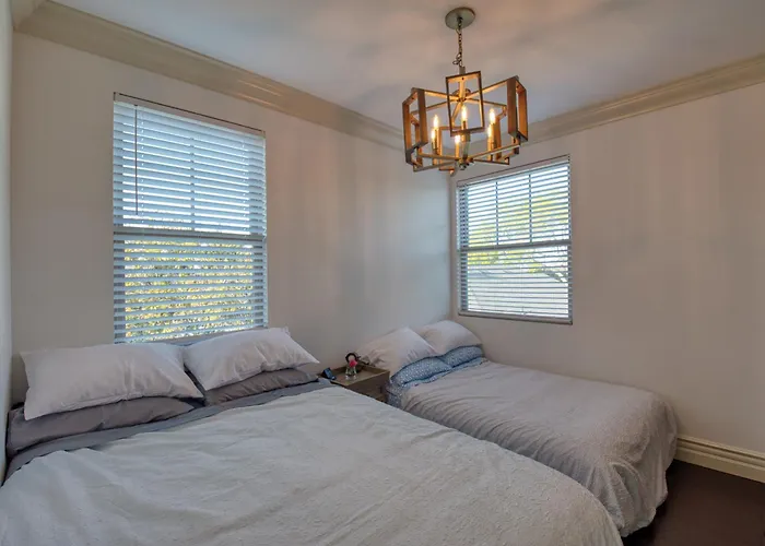 Luxury 2 Bed 1 Bath