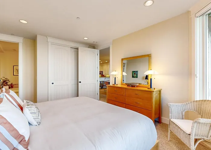 Oceanfront Condo In Gated Community With Sea Views