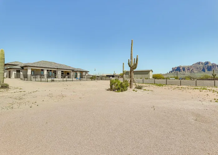 7 Mi To Lost Dutchman: Home W/ Pool + Patio!