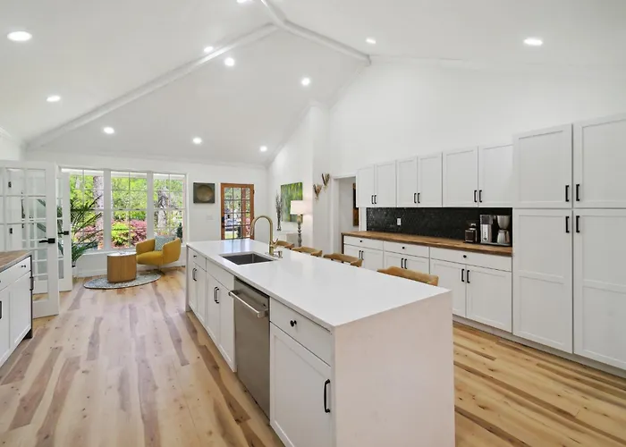 Urban Farmhouse With A Modernism Twist!
