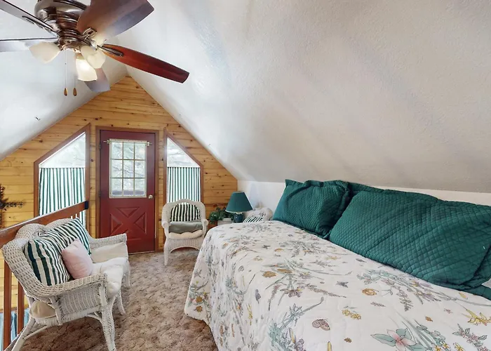 Tranquil Wet Mtn Cabin W/ Views On 3 Acres!
