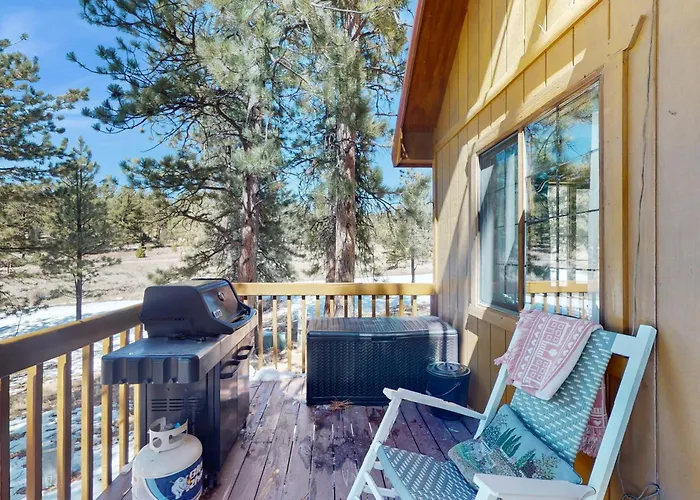 Tranquil Wet Mtn Cabin W/ Views On 3 Acres!