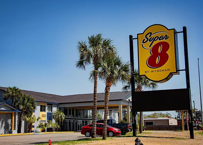 Super 8 By Wyndham Biloxi At The Beach