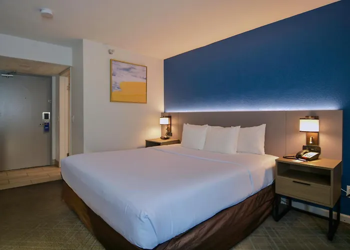 Comfort Inn & Suites Moreno Valley Near March Air Reserve Base