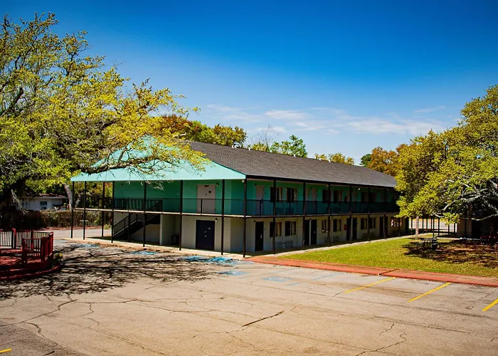 Super 8 By Wyndham Biloxi At The Beach