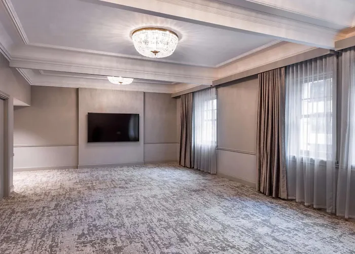 The Benson Portland, Curio Collection By Hilton