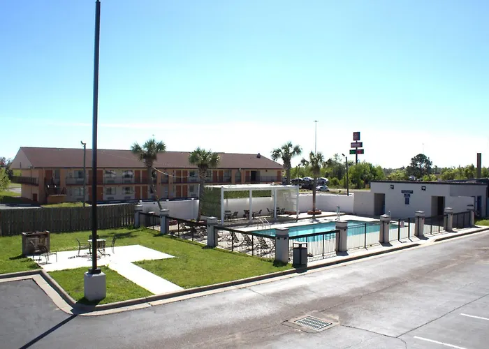 Days Inn By Wyndham Marianna