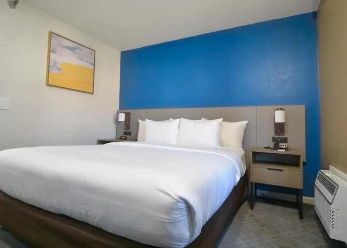 Comfort Inn & Suites Moreno Valley Near March Air Reserve Base