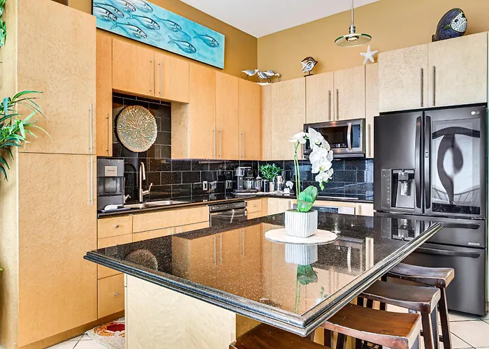 Luxe 28Th-Floor S Tower Condo: Ocean & Spacex View