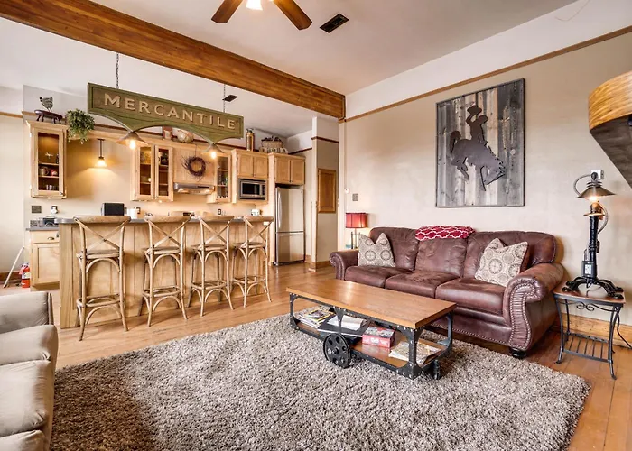 Vintage Downtown Laramie Apartment W/ Deck!