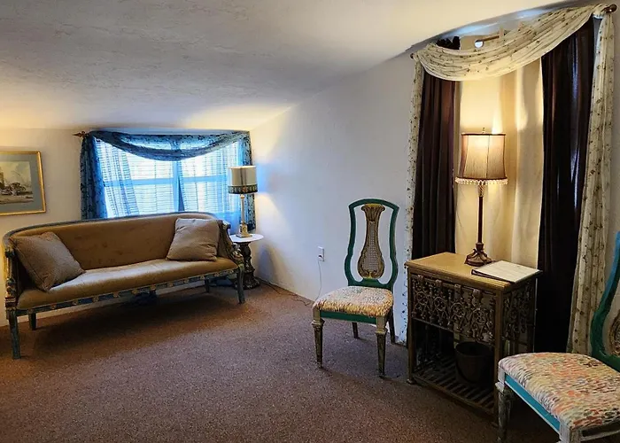 Lily Creek Lodge