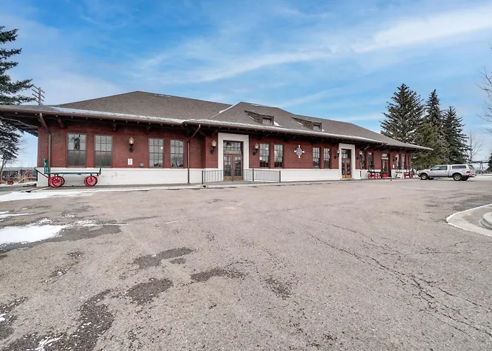 Vintage Downtown Laramie Apartment W/ Deck!