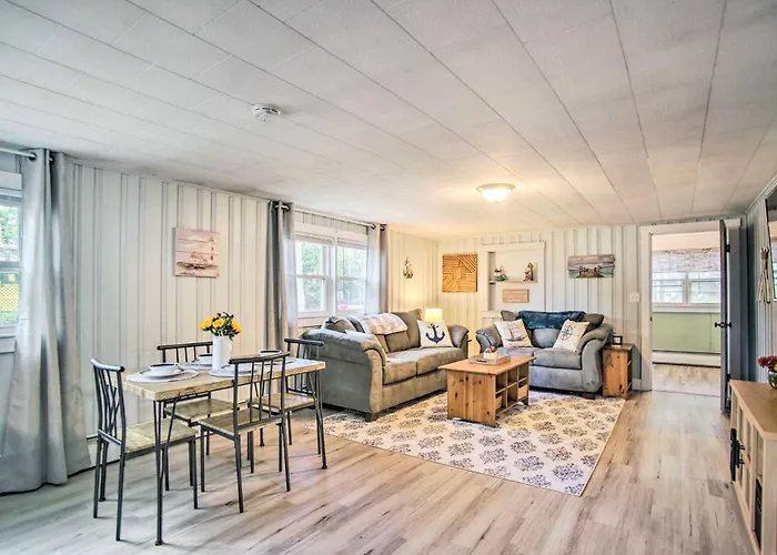 Coastal Comfort Near The Bay! 'Buttermilk Cottage'