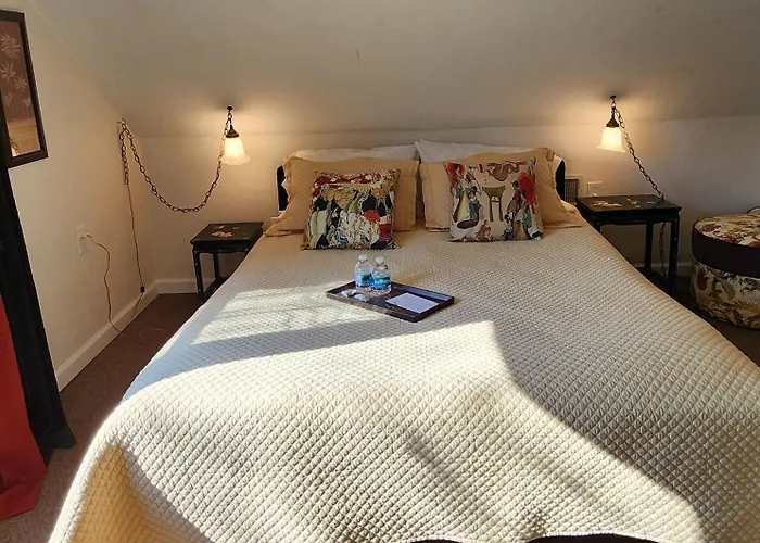 Lily Creek Lodge