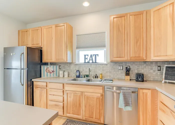 Seabrook Getaway W/ Balconies & Bay Views!