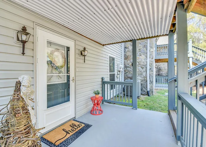 Newly Renovated Sky Valley Condo W/ Mtn Views