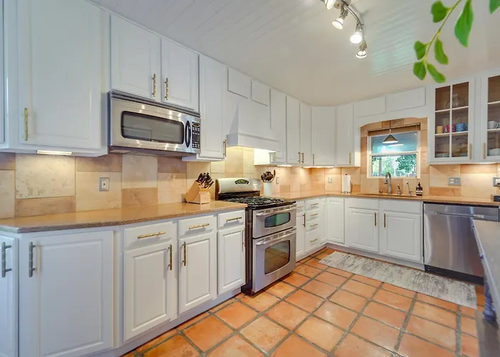 Lovely Lubbock Home W/ Furnished Deck & Grill