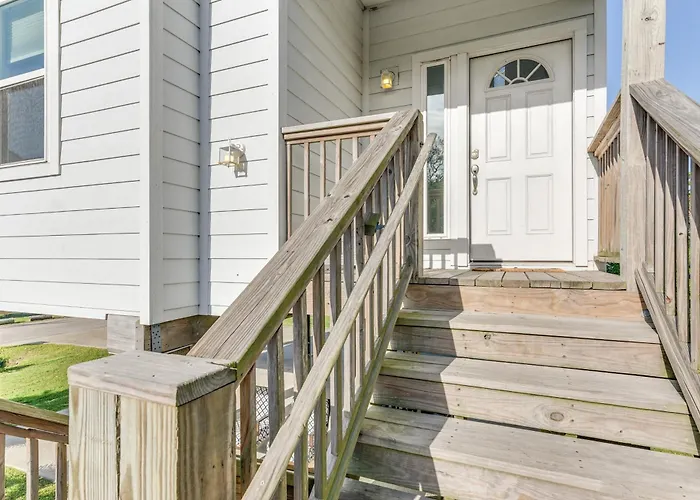 Seabrook Getaway W/ Balconies & Bay Views!
