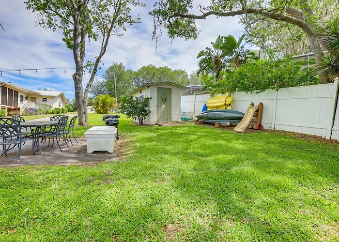 Private & Picturesque Escape On Lake Henry!