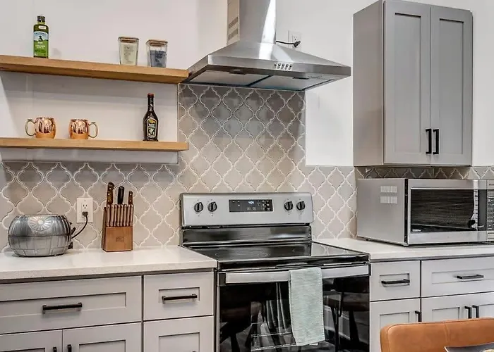 Contemporary Apartment - 5 Min To Tiaa Bank Field!