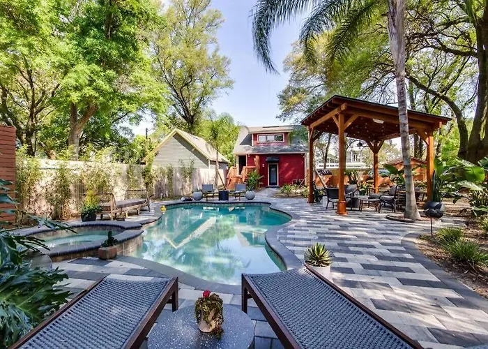 Studio Loft W Pool Spa & Gardens Near Downtown