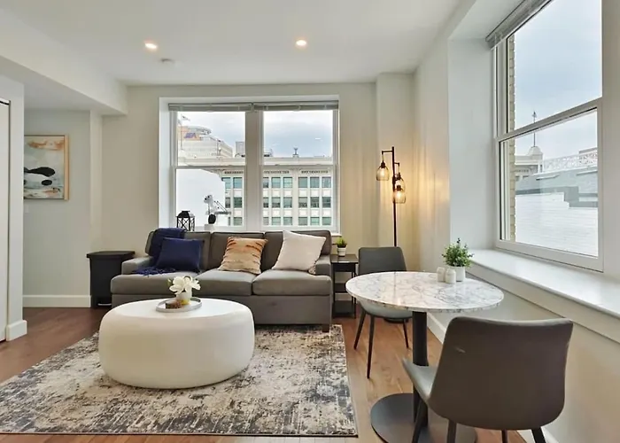 Fun Cozy Apts - 1 25 Mile Walk To Tiaa Bnk Fld