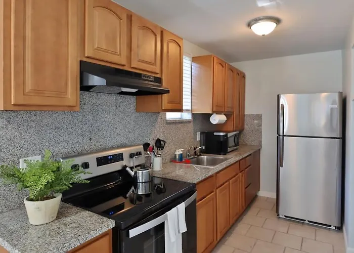 Cozy 1Br Beach Hideaway - One Block To Beach