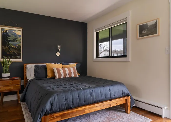 The Willow, Catskill