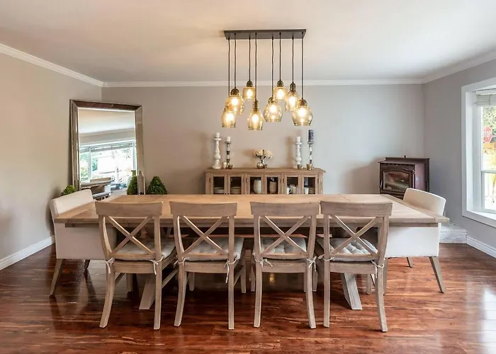 Spacious 5Br San Jose Home W Parking & Backyard