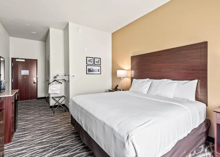Cobblestone Hotel & Suites - Cullman