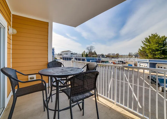 Idyllic New Buffalo Condo: Walk To Beach & Shops!
