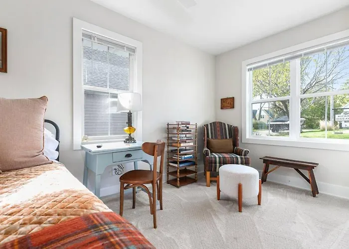Hickory Hideaway Cozy 2-Bedroom Home On Lake Winnebago