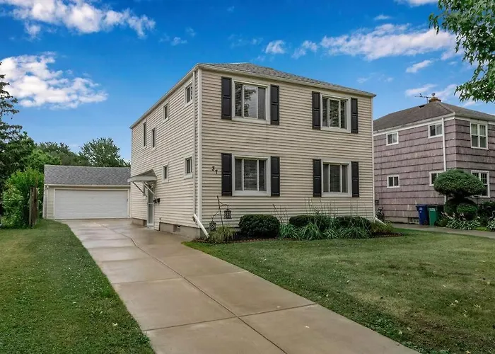 Gorgeous 2 Queen Bedroom Apartment In North Buffalo With 70 Inch Tv