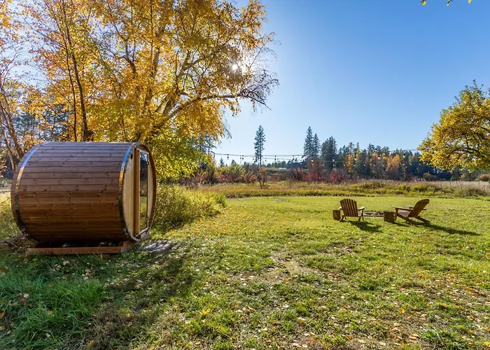 Glacier Retreat On 4 Acres With Sauna & Fire Pit
