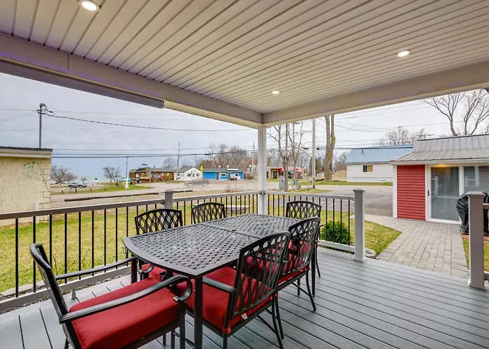 Angola Vacation Rental, Walk To Lake Erie Beach!