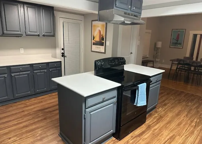 Luxury Stay In Montrose- Parma _ The Italian Plaza