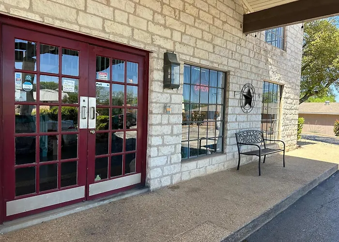 Windcrest Inn And Suites