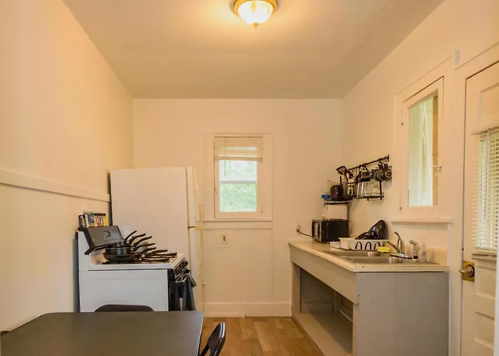 Port Huron Temp Stays - Apartment 1