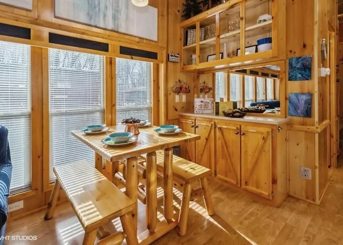 Knotty But Nice-Sleeps 6-One Minute To Lake!