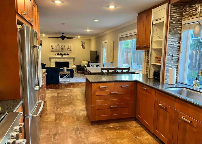 Spacious 5Br San Jose Home W Parking & Backyard