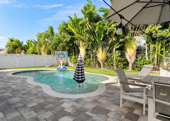 Modern Pool Home W Putting Green