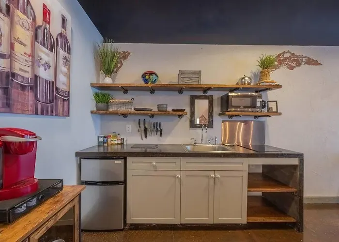 Haven At Hazel ~ Downtown Studio