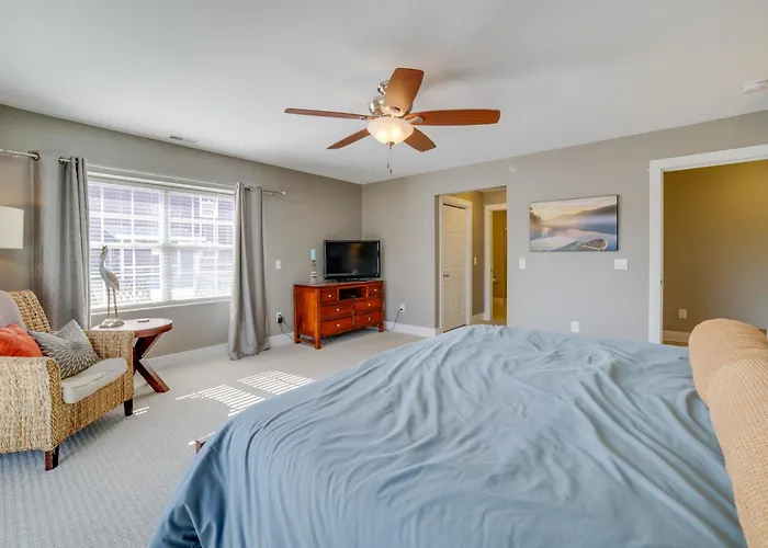 Idyllic New Buffalo Condo: Walk To Beach & Shops!