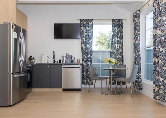 Hollywood Family Nest In Burbank, Steps To Studios!