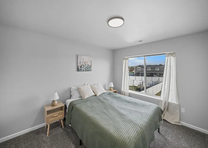 Contemporary Comfort In Quincy